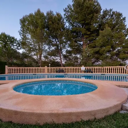 Esquinera Urbanizacion Piscina Comunitaria בית נופש *